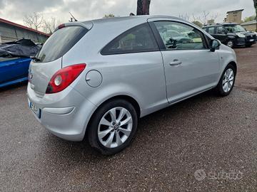 Opel Corsa 1.2 3 porte b-color