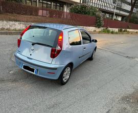 Fiat punto tenuta bene