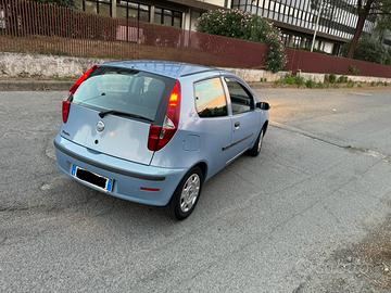 Fiat punto tenuta bene