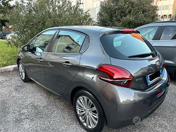 Peugeot 208 1.2 GPL PureTech 82 CV (60kW)– 2018