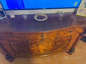 Mobile in noce massiccio stile liberty