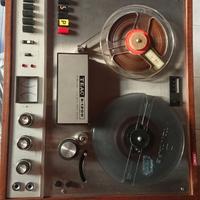 Registratore a nastro TEAC vintage