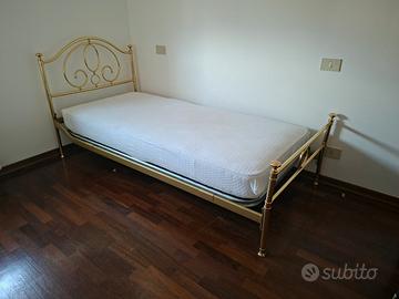 Letto singolo in ottone con rete e materasso