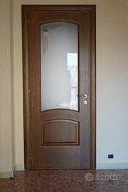 Porte interne in vero legno con vetro satinato