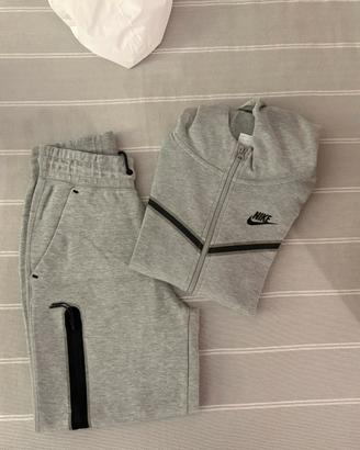 pantalone nike tuta