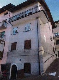 Immobile in asta di 86 m² con 2 locali a Cinte Tes