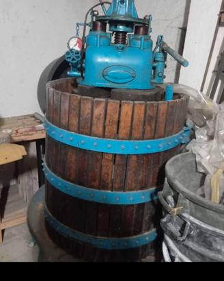 Torchio idraulico di grande capienza 