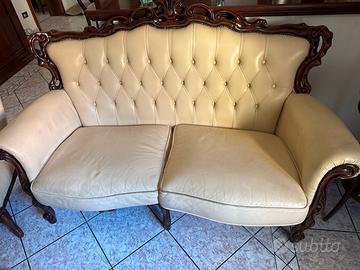 Divani vintage di pelle color crema