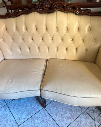 Divani vintage di pelle color crema