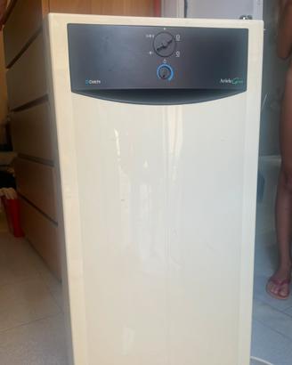 Pinguino refrigeratore con tubo