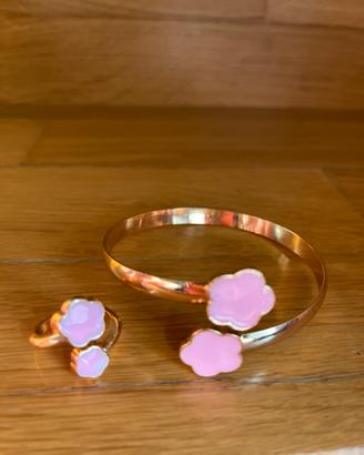 Set anello e braccialetto rigido quadrifoglio rosa
