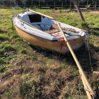 Barca a vela in cattivo stato