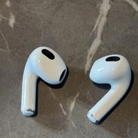 Apple 2021 AirPods (terza generazione) con custodi