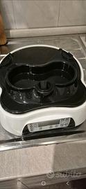 Distributore automatico di cibo per cani e gatti