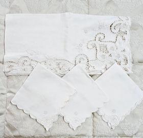 Set Tavola Vintage in Pregiato Lino - Ricamo Riche