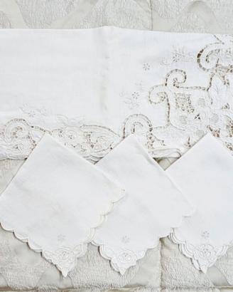 Set Tavola Vintage in Pregiato Lino - Ricamo Riche