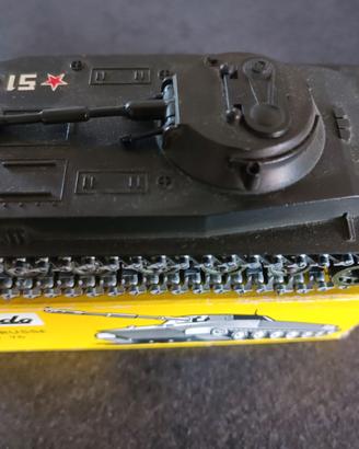 Modellino carro armato Solido tank russe