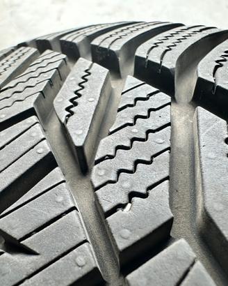 Pneumatici Hankook 245/50 R18 104v M+s