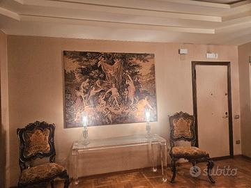 lumi + arazzo e poltrone del 700 