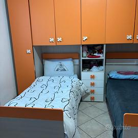 Cameretta due letti e armadio ad angolo