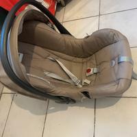 Seggiolino auto per neonati
