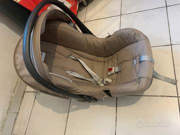 Seggiolino auto per neonati