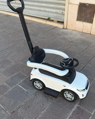 cavalcabile per bambini modello Mercedes. 
