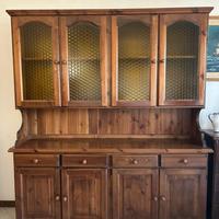 Mobile in legno con vetrina
