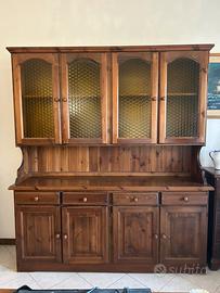 Mobile in legno con vetrina