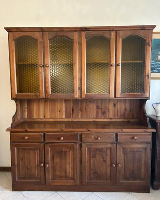 Mobile in legno con vetrina