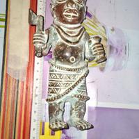 antica statua africana in bronzo