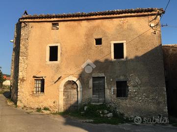 CASA DI CORTE A VEROLI