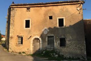 CASA DI CORTE A VEROLI