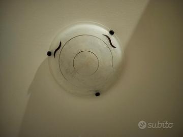 Plafoniera bianca e cerchi rustica