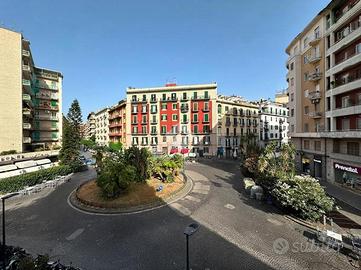 MULTILOCALE A NAPOLI