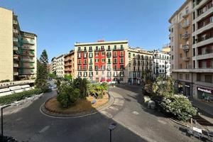 MULTILOCALE A NAPOLI