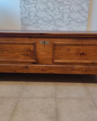 Cassa-panca in legno massello 