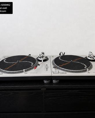 Coppia restaurata di Technics SL-1200 MK2