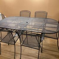 Tavolo da esterno con sedie