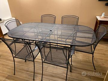Tavolo da esterno con sedie