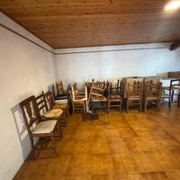 Sedie in legno con sedile in paglia o legno