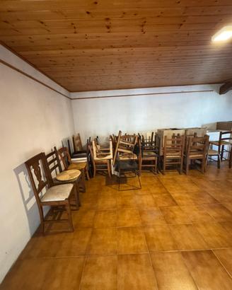 Sedie in legno con sedile in paglia o legno