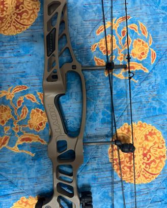 Hoyt Stratos 40” 50/60 SVX