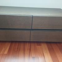 Cassettiera in legno e comodino