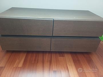 Cassettiera in legno e comodino