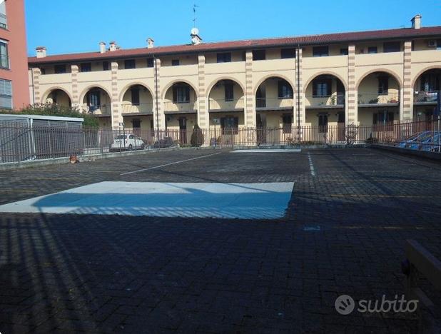 Posti auto a Baranzate