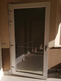 porte vetrina in PVC con maniglione antipanico