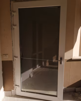 porte vetrina in PVC con maniglione antipanico