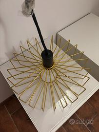 Elegante Lampadario Minimalista Oro