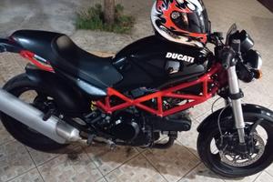 Ducati Monster 695